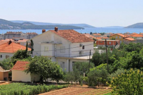 Apartments with a parking space Trogir - 9209
